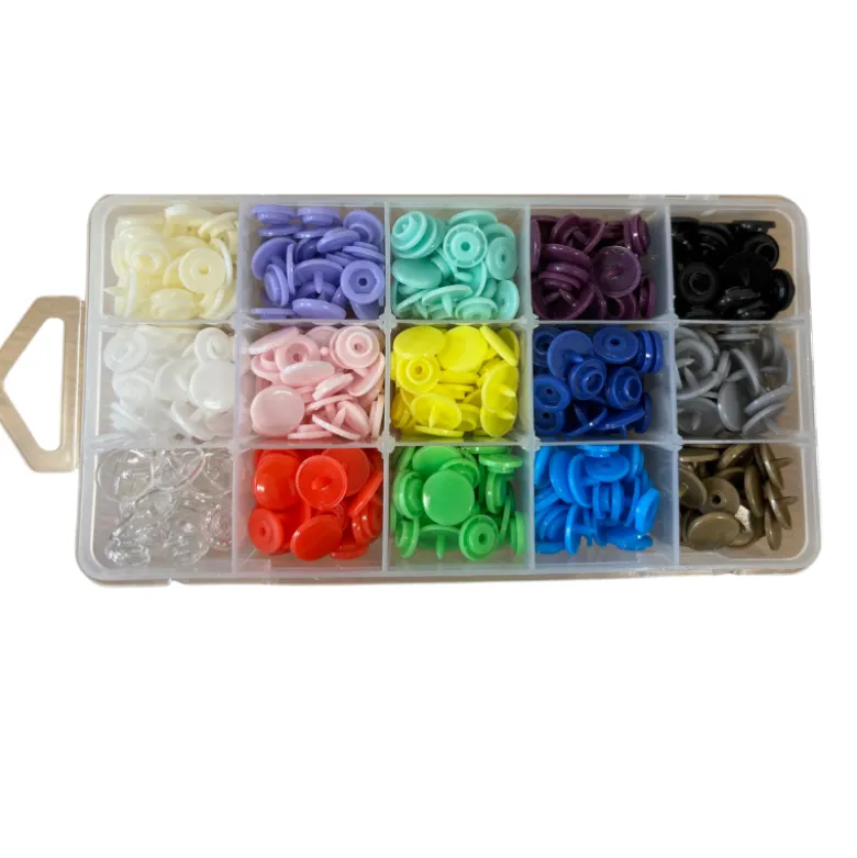Boite de boutons pression résine sans pince - 15 coloris