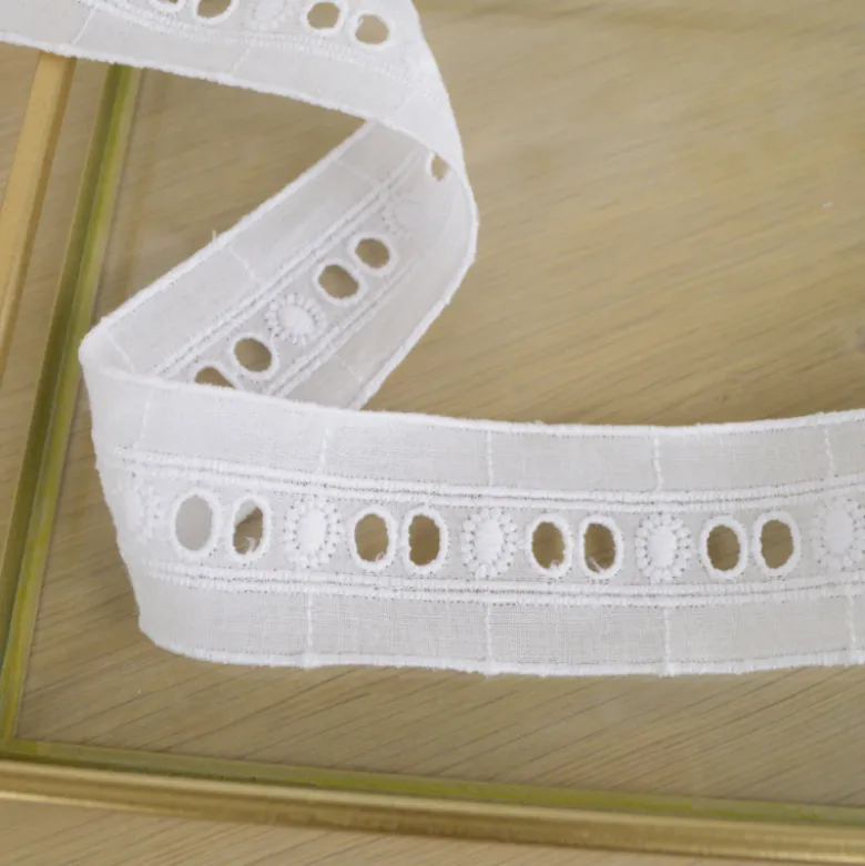 Broderie Anglaise blanche Emeline - 40 mm