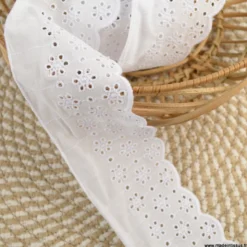 Broderie Anglaise blanche Izée - 70mm
