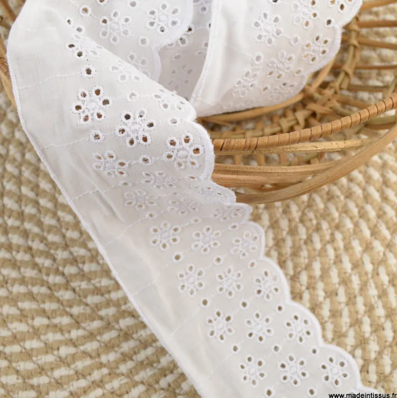 Broderie Anglaise blanche Izée - 70mm