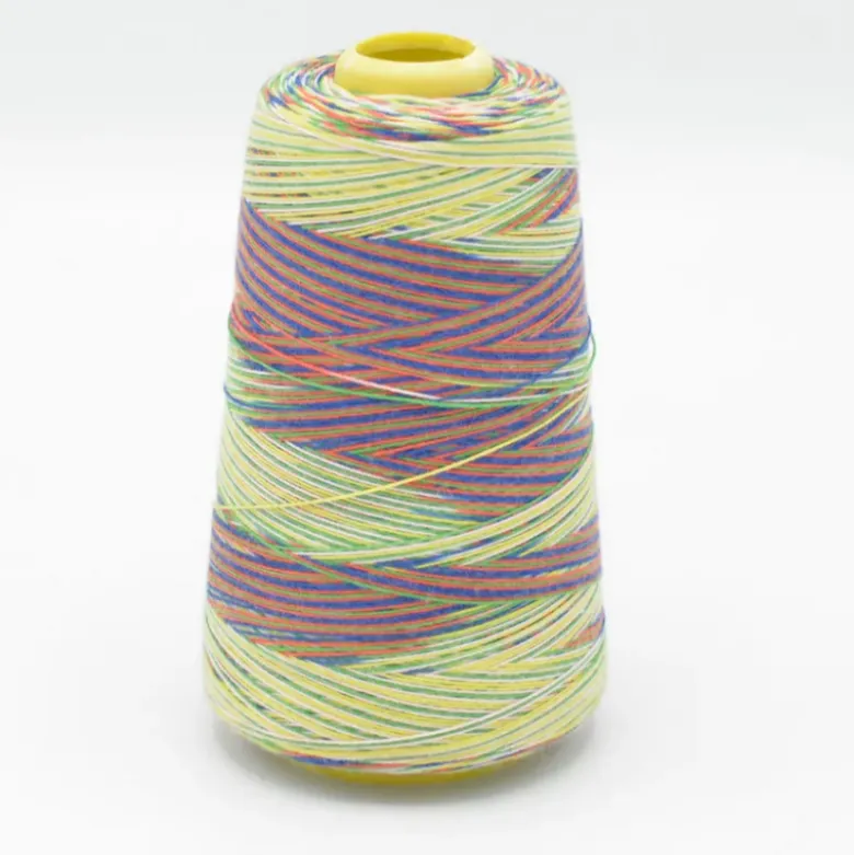 Cône de fil à coudre 100% polyester Multicouleur vert, bleu et jaune - 3000 yards