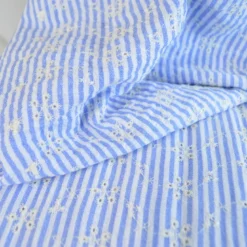 Coton brodé rayures bleu & blanc – effet lin