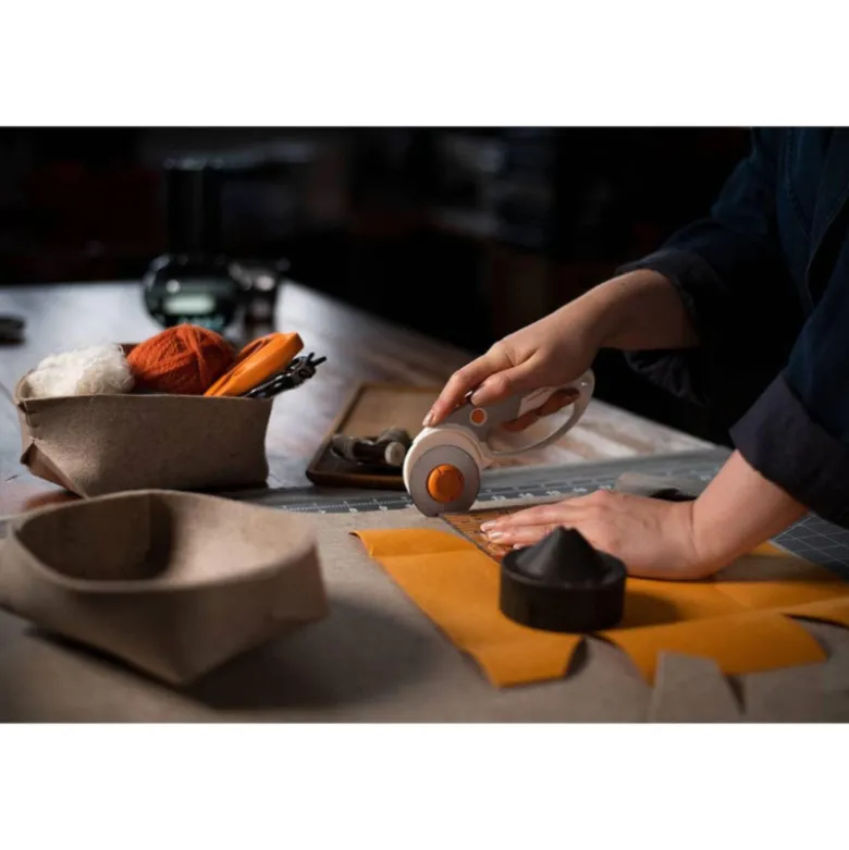 Cutter rotatif Fiskars 2 en 1 lames 45 mm et 60 mm