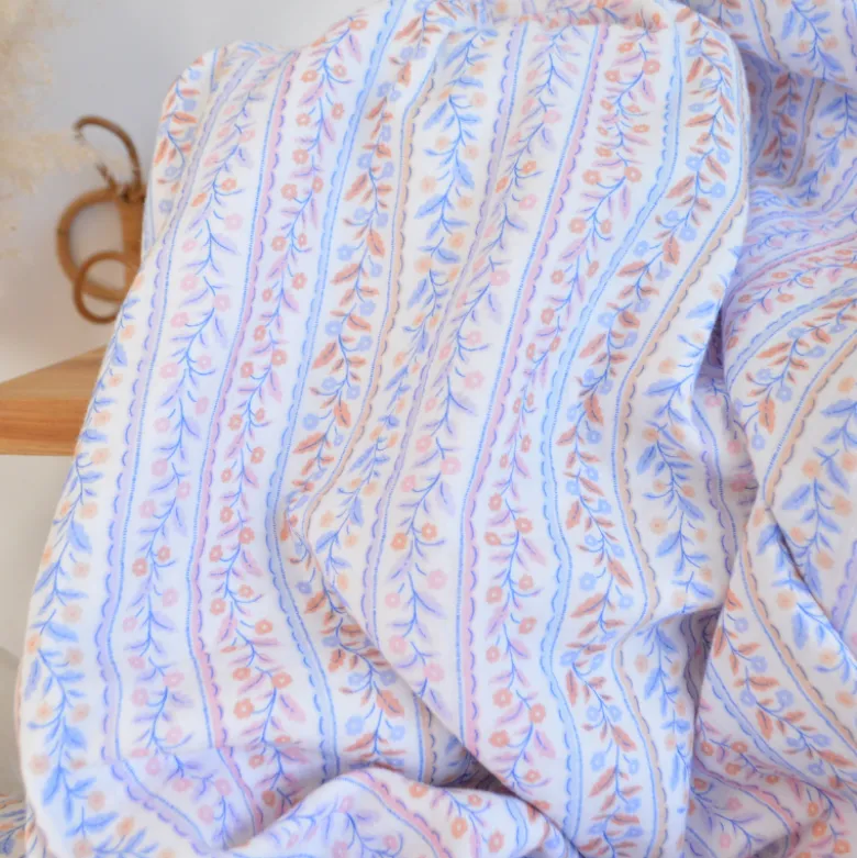 Double gaze Bio motif fleurs et rayures Parme, rose et bleu