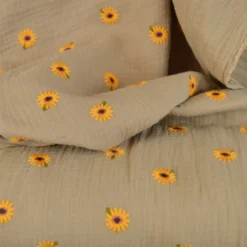 Double gaze brodée motif marguerites fond beige - OEKO TEX