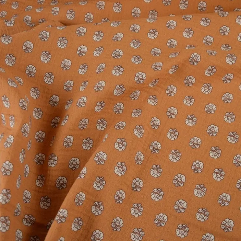 Double gaze de coton Bio & OEKO TEX Augustine motifs fleurs fond caramel