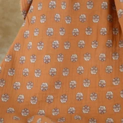 Double gaze de coton Bio & OEKO TEX Augustine motifs fleurs fond caramel