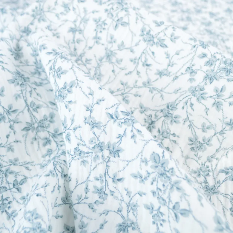Double gaze de coton Bio & OEKO TEX Jeannine motifs fleurs bleues Bridgerton