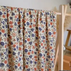 Double gaze marion motifs fleurs bleues-exclusivité made in tissus