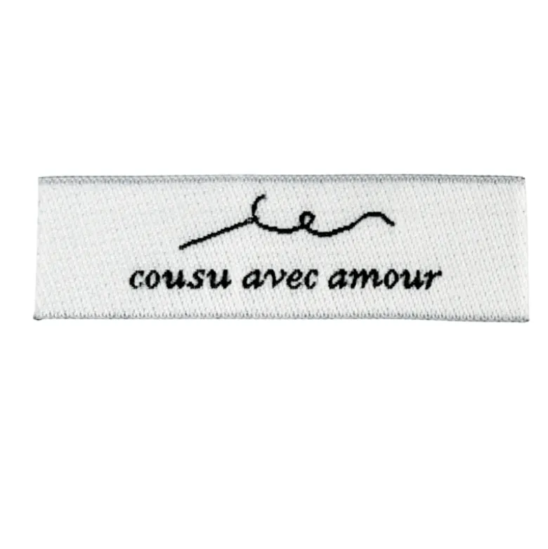 Etiquette tissée pré-pliée à coudre message "Cousu avec amour" 14x48mm