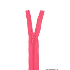 Fermeture éclair en nylon. col 845 Fuchsia