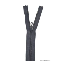 Fermeture éclair en nylon. col 590 Marine foncé