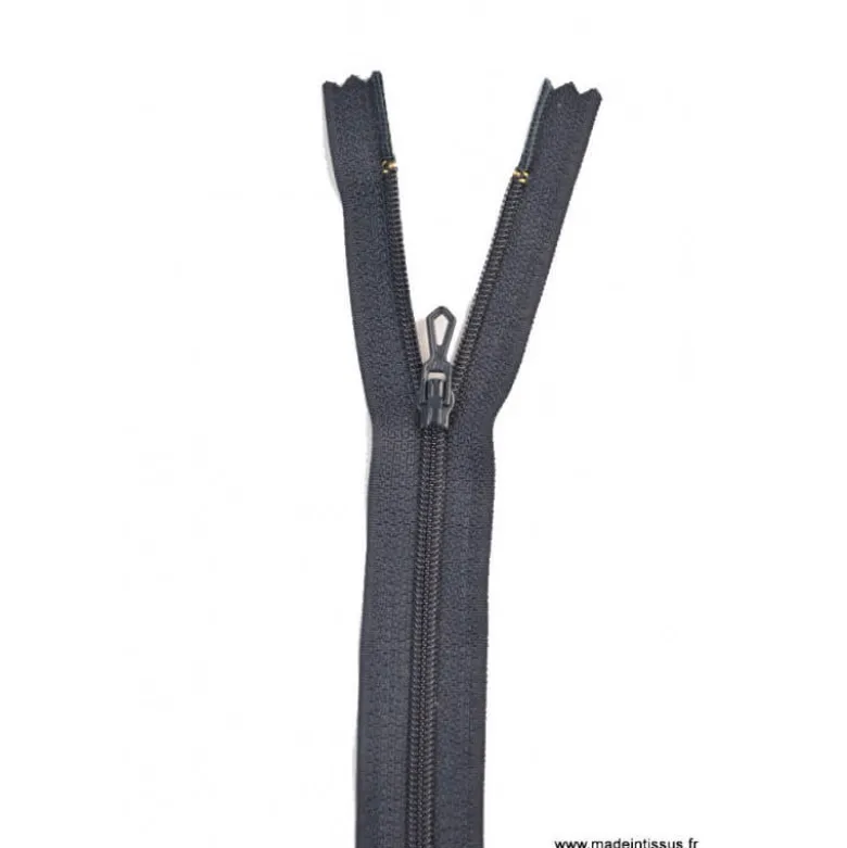 Fermeture éclair en nylon. col 590 Marine foncé