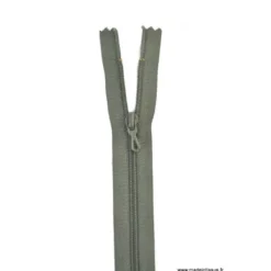 Fermeture éclair en nylon. col 768 Vert treilli