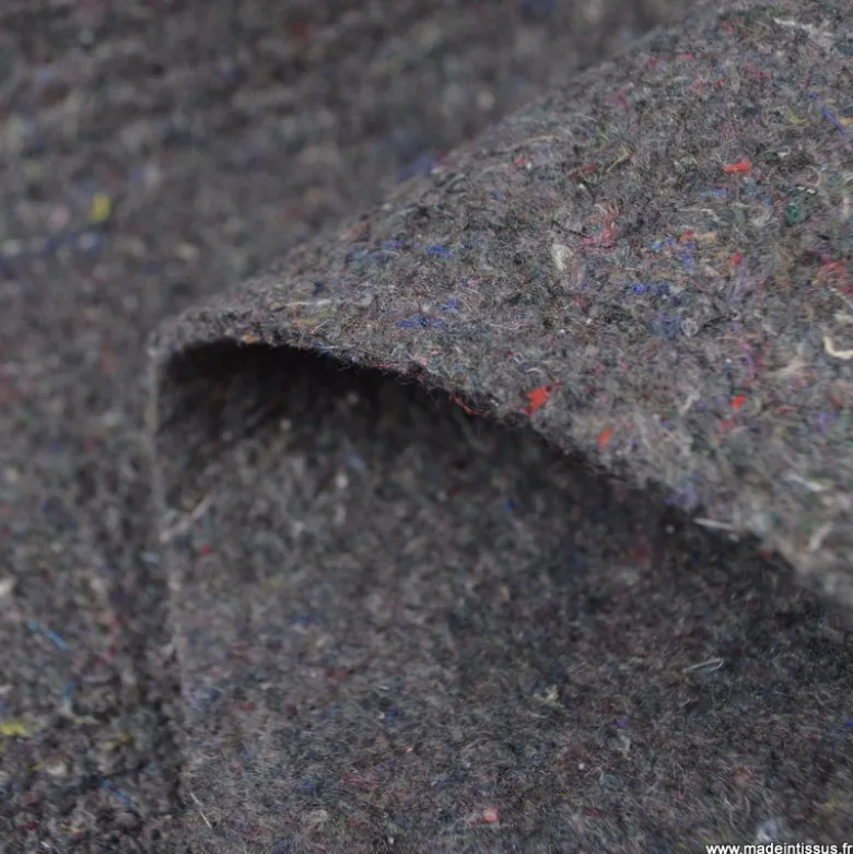 Feutre insonorisant et isolant en fibre de polyester recyclé