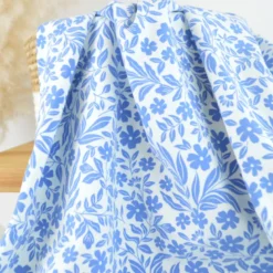 Jersey fleurs bleues fond blanc – Poppy Fabrics - OEKO TEX