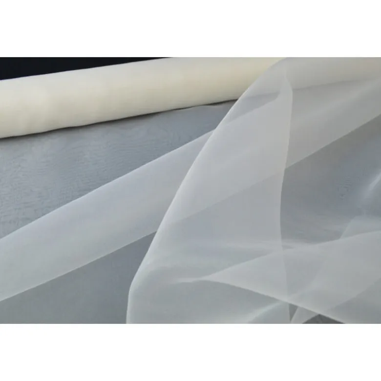 Organzaivoire 100% polyester 300cm .