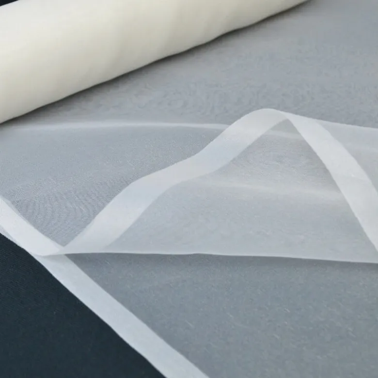 Organzaivoire 100% polyester 300cm .