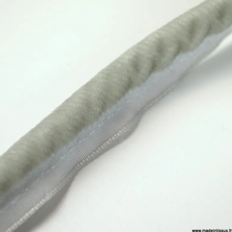 Passepoil velours 16mm coloris Gris clair pour l'ameublement