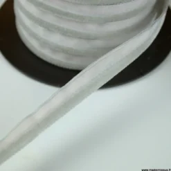 Passepoil velours 3.5mm coloris Gris clair pour l'ameublement