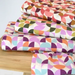 Popeline de coton motif géométrique losange Aubergine et lilas - OEKO TEX