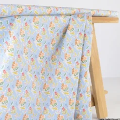 Popeline Issoria motif fleurs fond bleu - OEKO TEX