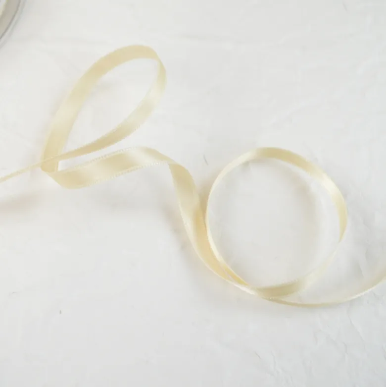 Ruban satin blanc cassé beige clair - 6 mm