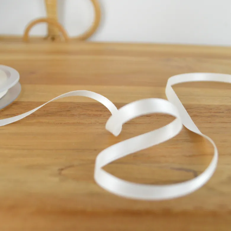 Ruban satin blanc cassé écru - 6 mm