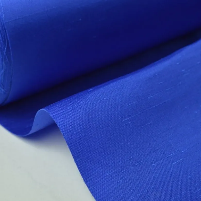 Satin doupion duchesse polyester bleu royal .