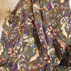 Satin Duchesse Imprimé – Motif Paisley & Fleurs sur Fond Bleu