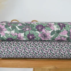 Seersucker motif cerises prune et vertes fond écru