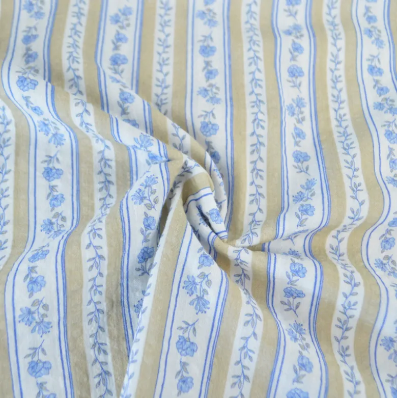 Seersucker motif fleurs et rayures beige et bleu