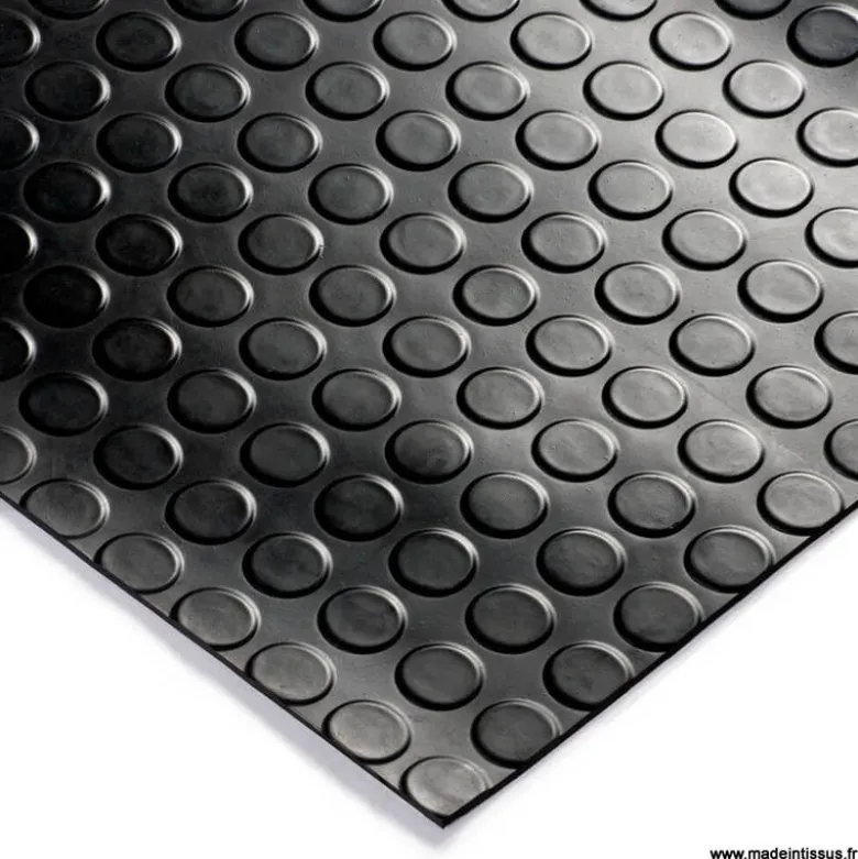 Tapis caoutchouc noir, au mètre, à pois en 1.20m de largeur