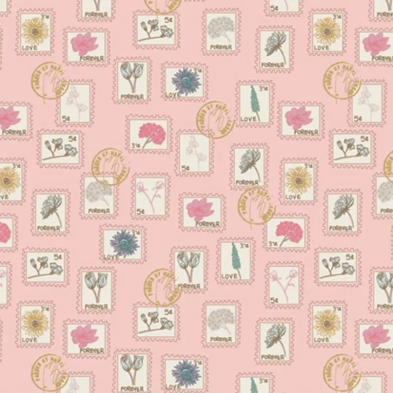 Tissu Art Gallery - motif Timbres fond rose - collection Floral Postage