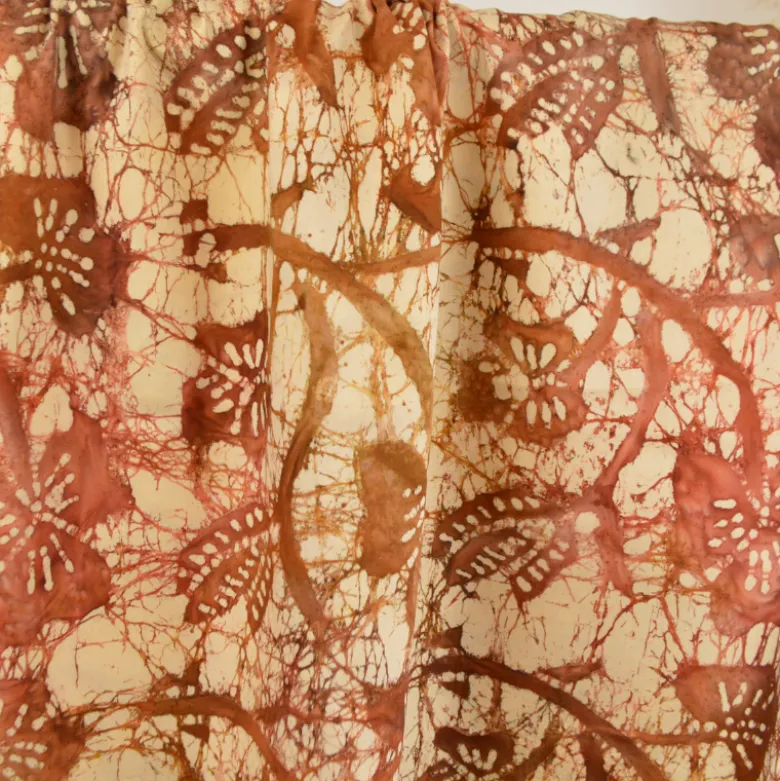 Tissu Batik artisanal "Savana" – fleurs cuivrées sur fond crème