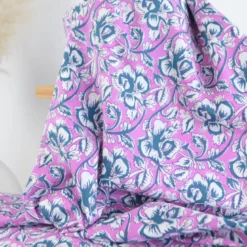 Tissu Block print Indien Churu – Motif fleurs fond rose