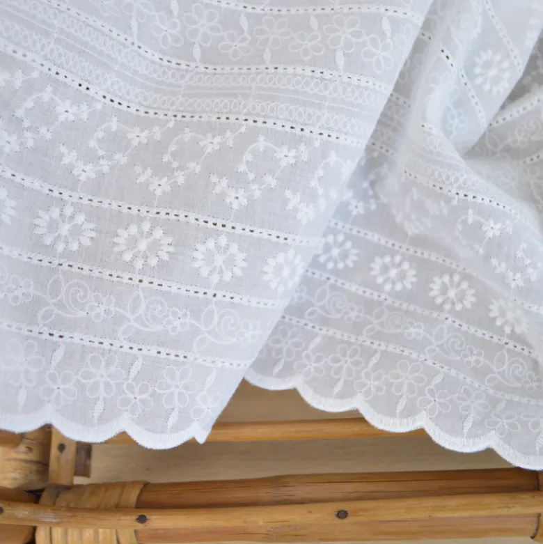 Tissu broderie anglaise festonnée - Enguerrand