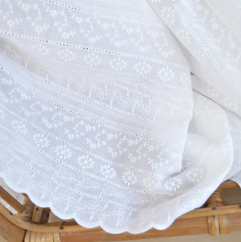 Tissu broderie anglaise festonnée - Enguerrand
