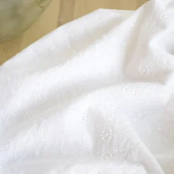 Tissu broderie anglaise festonnée - Enguerrand
