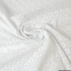 Tissu broderies anglaise Garance coton Blanc motifs fleurs