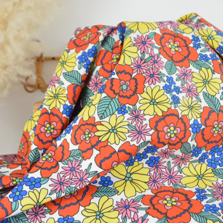 Tissu canva Belonia type bachette motif fleurs rouges et jaunes fond écru