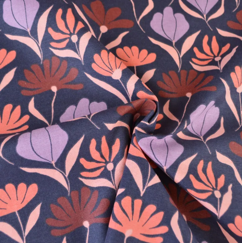 Tissu canva Marjorie type bachette motif fleurs roses fond bleu marine