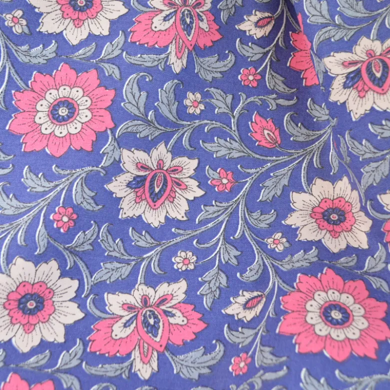 Tissu canva Shirine type bachette motif fleurs roses fond bleu