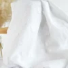 Tissu coton brodé blanc et fleurs en relief - Aïnoha