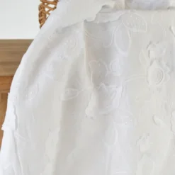 Tissu coton brodé blanc à fleurs frangées