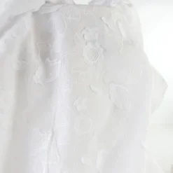 Tissu coton brodé blanc à fleurs frangées