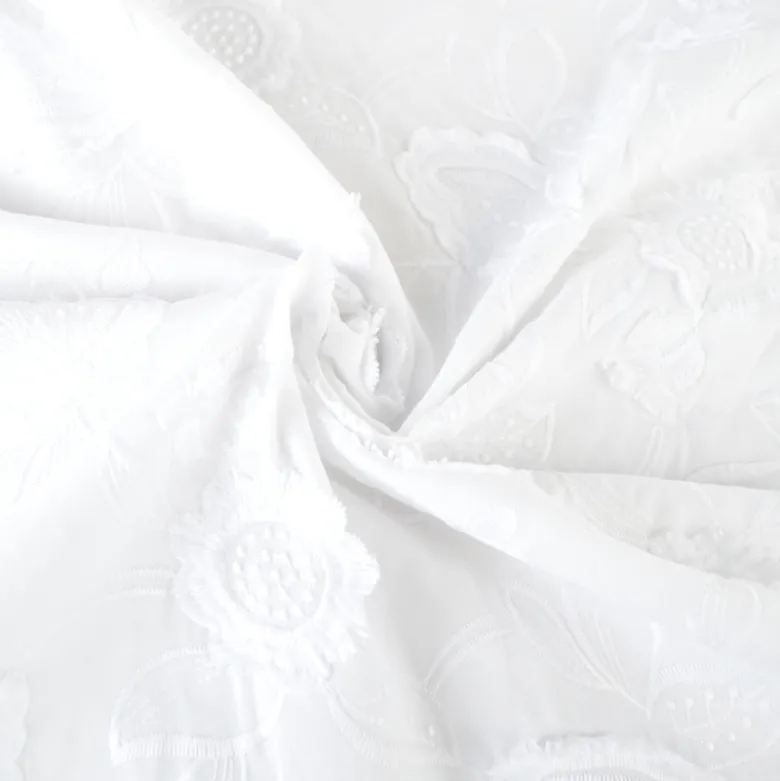 Tissu coton brodé blanc à fleurs frangées