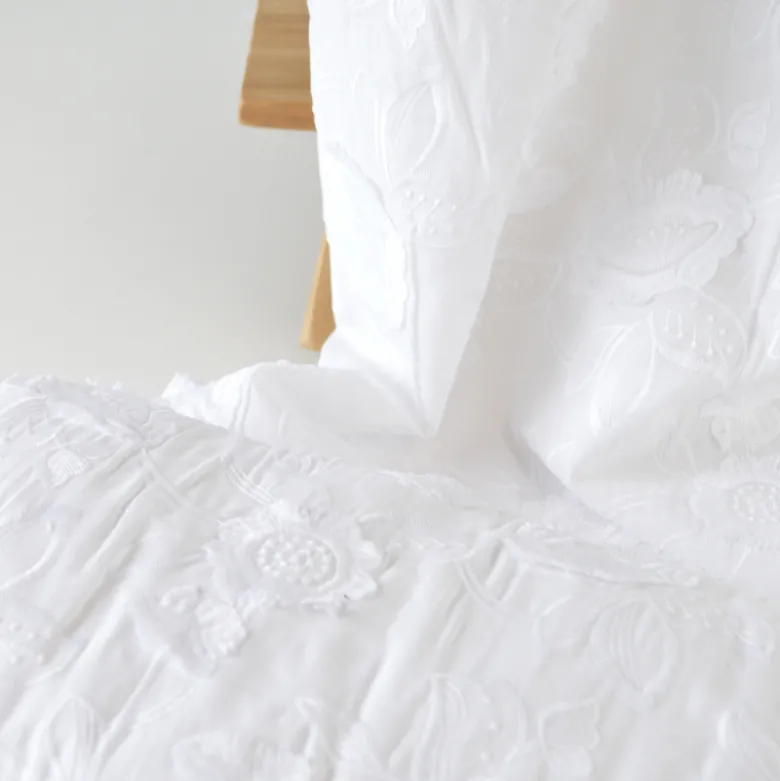 Tissu coton brodé blanc à fleurs frangées