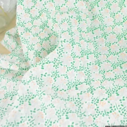 Tissu coton dévoré - motif fleuri vert et blanc