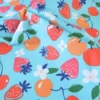 Tissu coton Enduit Cijosee motif fraises et cerises fond bleu